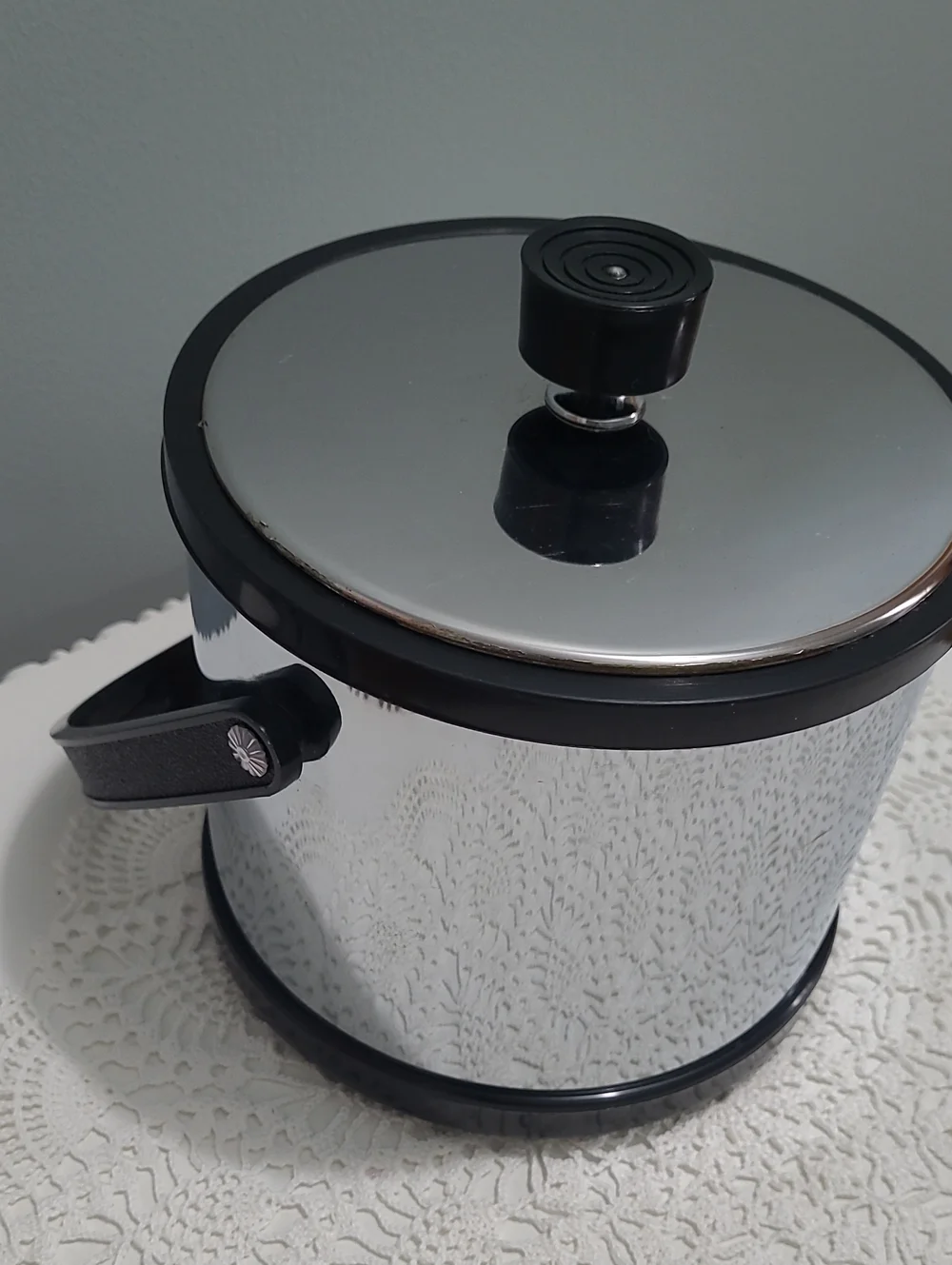 Vintage Mid-century Modern Atapco Mirrored Chrome And Black Ice Bucket